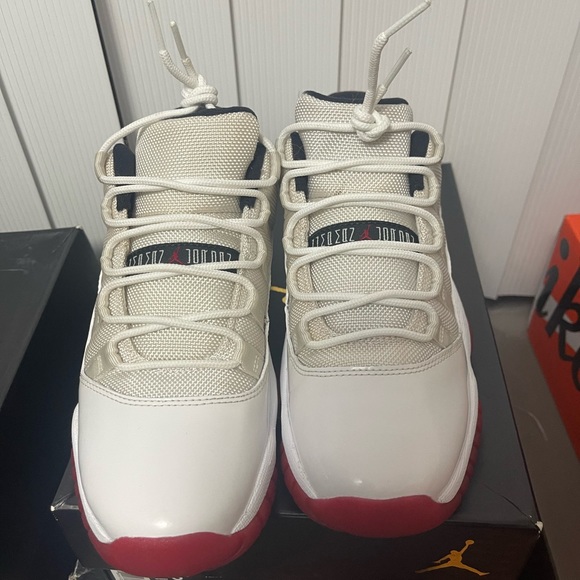 Jordan 11 - Picture 5 of 5